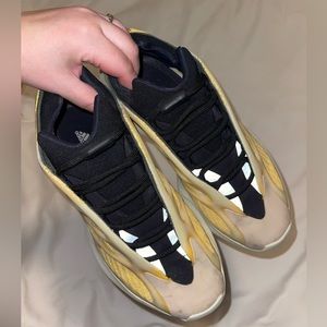 adidas Yeezy 700 V3 mono safflower